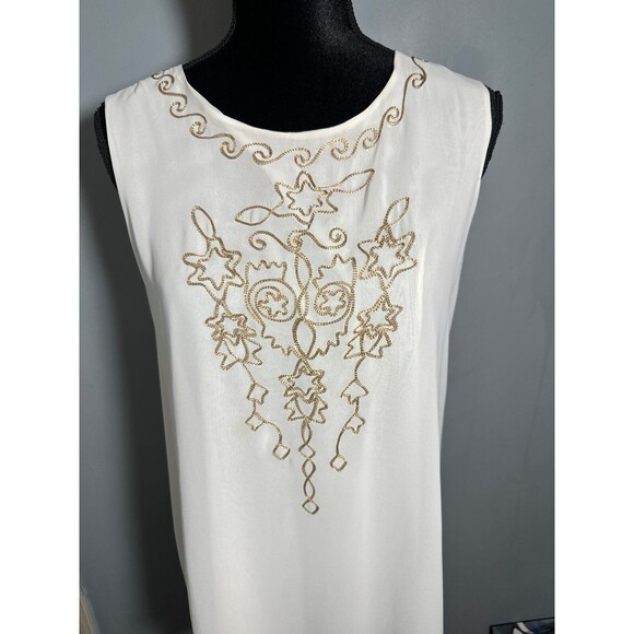 Donna Moda Embroidered Tank top - Picture 2 of 6